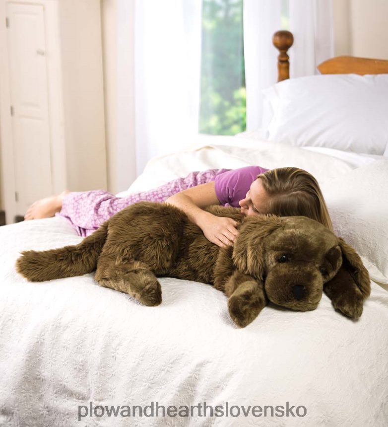 Plow & Hearth labradorský retriever plyšový vankúš na zvieracie telo - čokoládové laboratórium 6P208P2343 domáce potreby