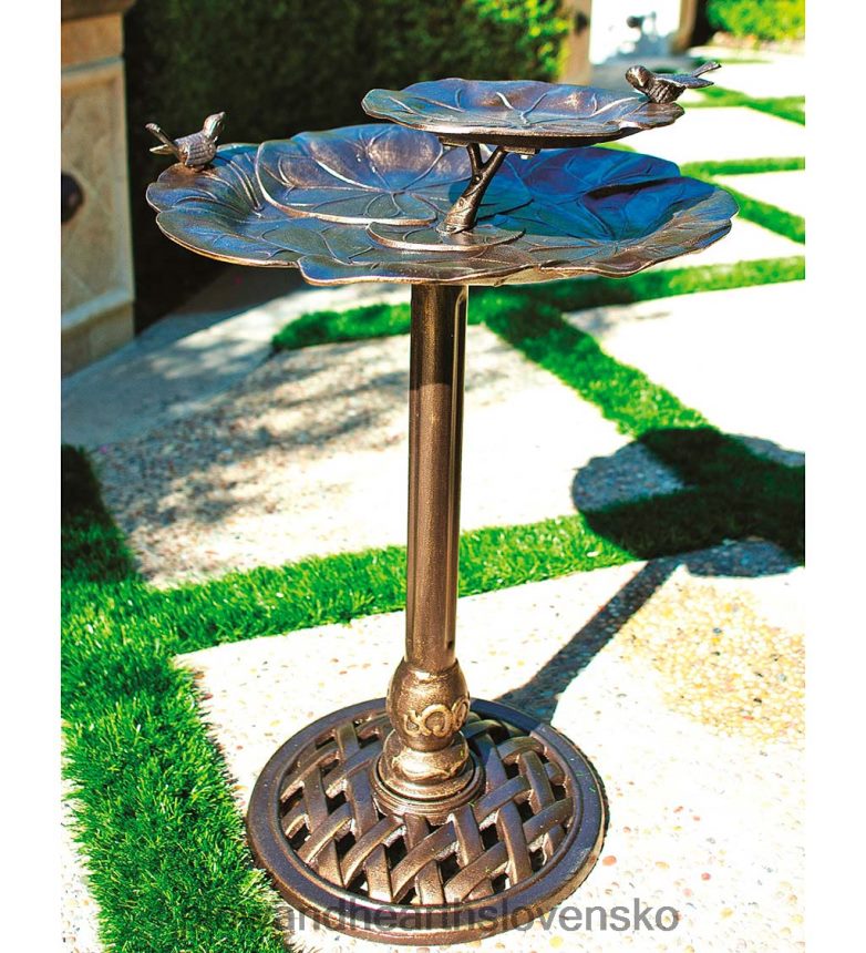 Plow & Hearth poschodová ľaliová podložka kovová vanička - mosadz 6P208P831 dvor a záhrada