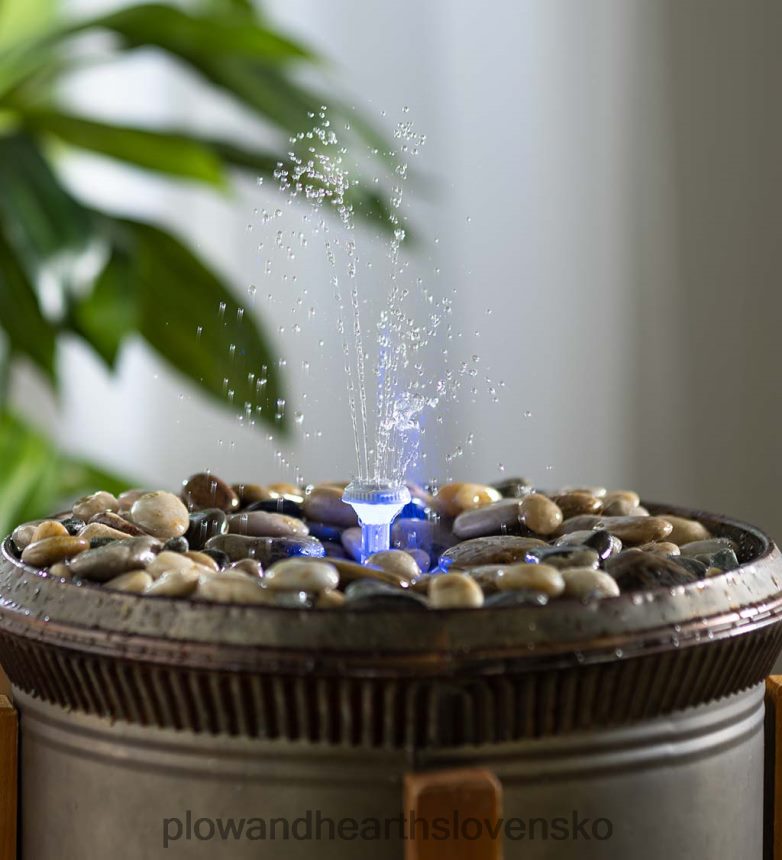 Plow & Hearth Bezdrôtová nabíjateľná súprava inteligentnej fontánovej vody hydria 6P208P91 dvor a záhrada