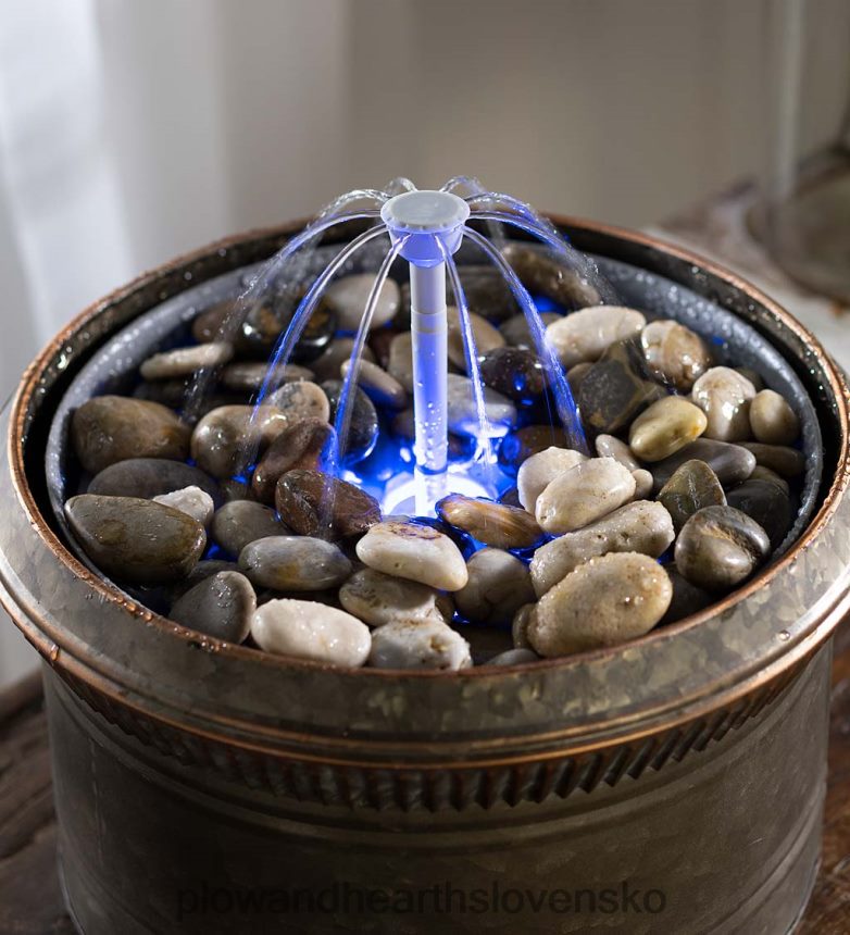 Plow & Hearth Bezdrôtová nabíjateľná súprava inteligentnej fontánovej vody hydria 6P208P91 dvor a záhrada