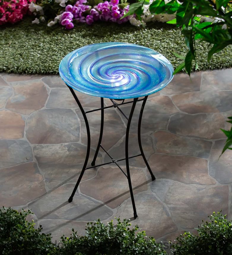 Plow & Hearth modrá vírivá sklenená vaňa pre vtáky so solárnym stojanom 6P208P477 dvor a záhrada