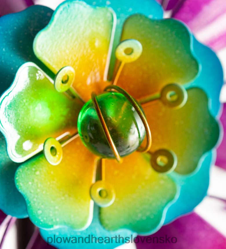 Plow & Hearth šperk bubliny kovová veterná vrtuľa - fialová 6P208P357 dvor a záhrada