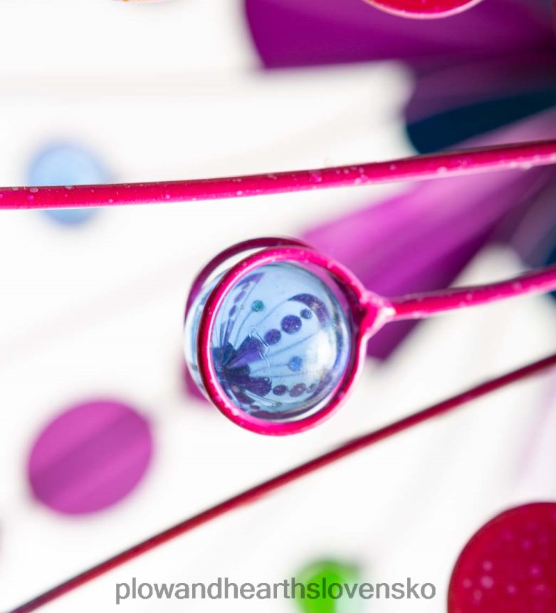 Plow & Hearth šperk bubliny kovová veterná vrtuľa - fialová 6P208P357 dvor a záhrada