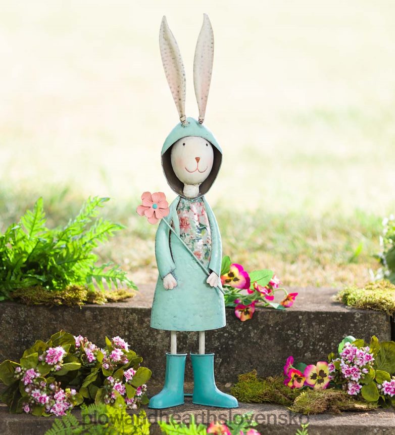 Plow & Hearth kovová rozprávková záhradná socha králika - modrá 6P208P185 dvor a záhrada
