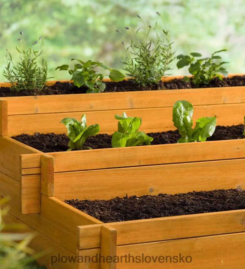 Plow & Hearth drevený trojposchodový samostatný záhradný kvetináč s vyvýšeným záhonom 6P208P927 dvor a záhrada