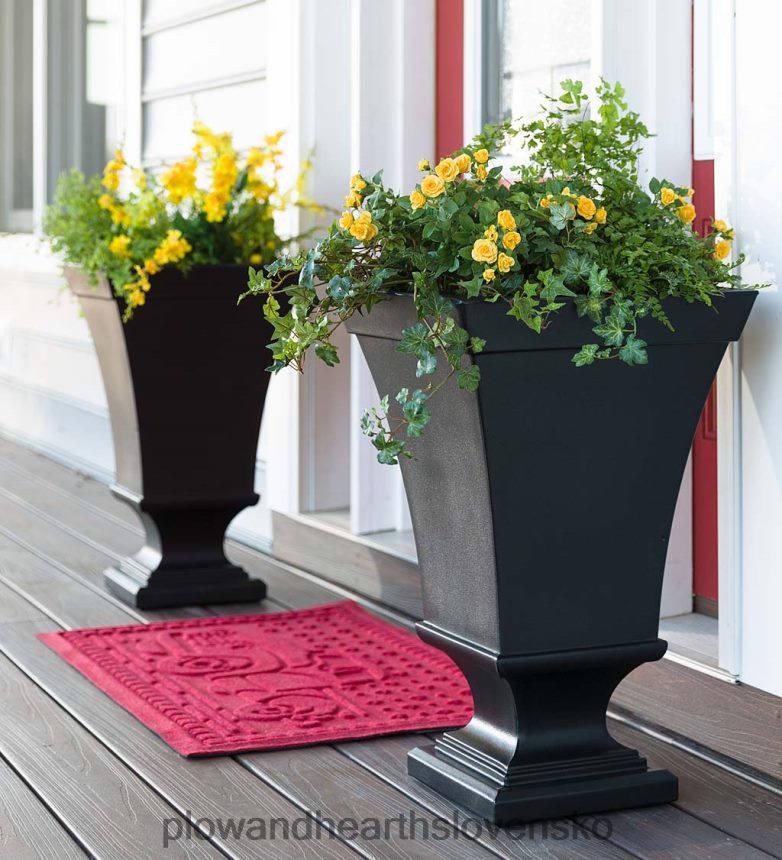 Plow & Hearth richmond samozavlažovací podstavec na urny - biely 6P208P913 dvor a záhrada