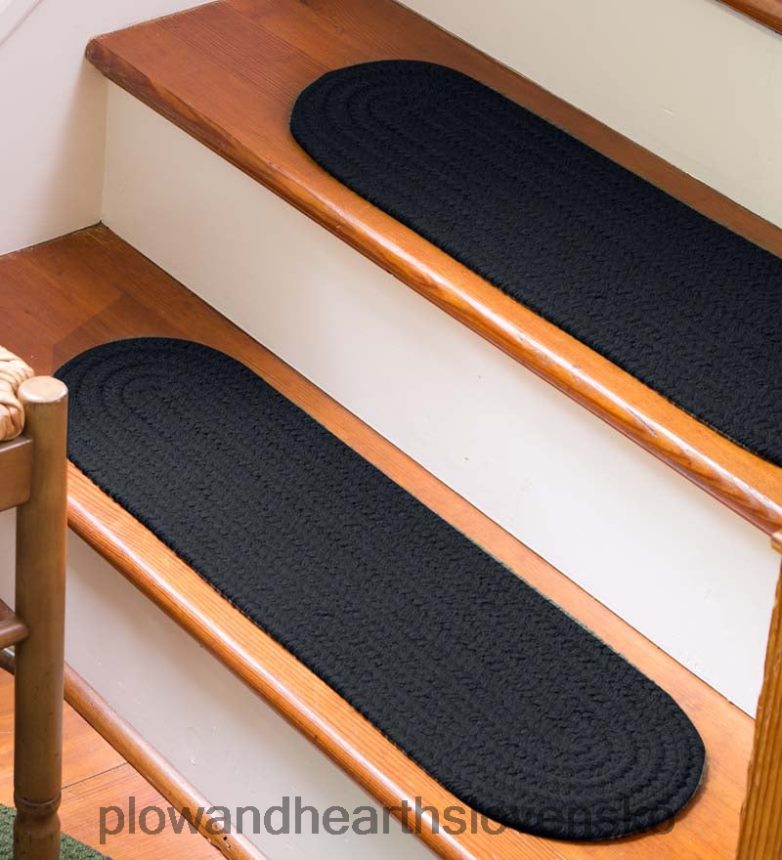 Plow & Hearth jednofarebné vidiecke klasické splietané polypropylénové schodové stupne, sada 4 ks - čierna 6P208P1913 koberčeky a rohožky