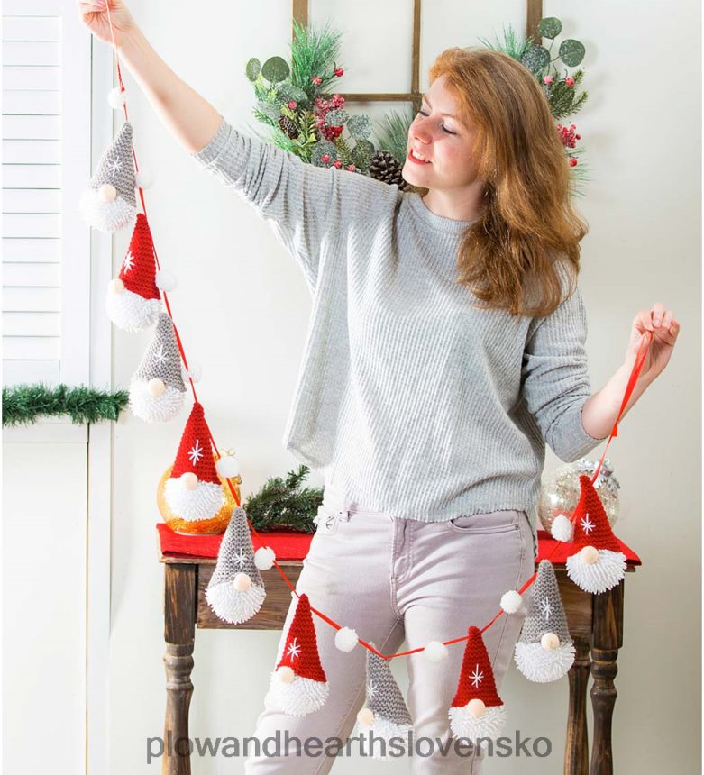 Plow & Hearth závesná girlanda z plyšového trpaslíka 6P208P2153 sezónne a darčeky