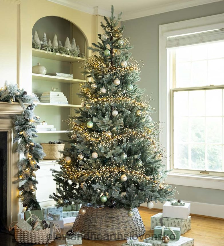 Plow & Hearth trblietavý vianočný stromček hmlistá borovica, 7'h 6P208P3220 sezónne a darčeky